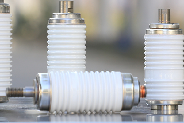 怎樣解決真空滅弧室的漏氣問(wèn)題？